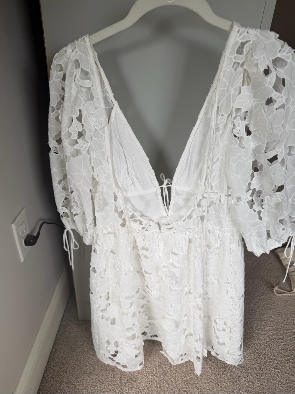 Storia White Floral Lace V-Neck Mini Dress